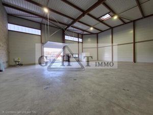 ENTREPOT 302M2 A LOUER ETRECHY