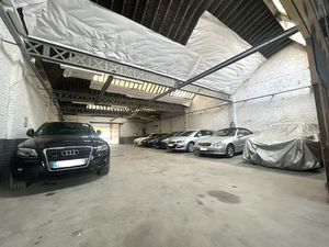 Entrepôt de 300m2 avec bureaux