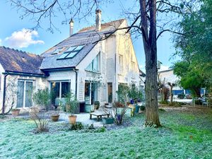 Bièvres Maison familiale de 174 m2 sur terrain de 909 m2