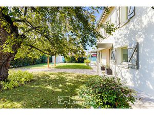 Ferme rénovée avec gîtes et parc arboré à Bas-Pays