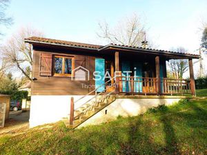 A Vitrac  Maison avec sous-sol  garages et terrain clos – Environnement calme