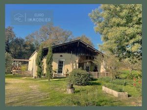 Landaise en pierre sur un site bucolique à l abri des regards -