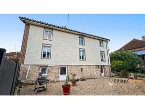 Maison  terrain et bâtiments