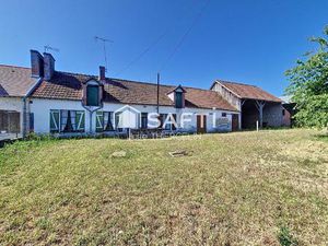 Maison à rénover avec grand terrain et dépendances