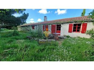 Charmante longère atypique en pierre de 107m² avec piscine et dépendances