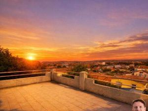 HAUT DE VILLA + JARDIN + TERRASSE