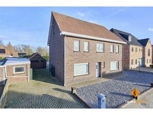 Zéér ruime woning met 5 slaapkamers en 2 badkamers op een ruim perceel van 12a40ca. Uitbre