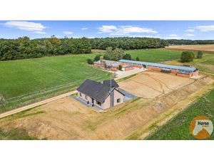 SCHAFFEN - Landbouwwoning op +/- 6 7 ha en paardenstalling