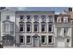 Statige herenwoning met bijgebouw  garage­mogelijkheden en patio in centrum Eeklo