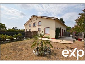 Maison à Espère 256 m² habitable  gîte  piscine  grand pool