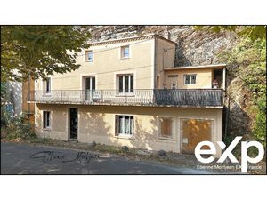 Maison à Luzech  69 m²  2 chambres  à finir de rénover  avec