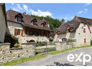 Ensemble immobilier  200 m² habitables  Maison  Gîte  Piscine