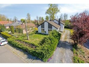 Ruime gerenoveerde villa met 4 slaapkmaers in residentiele wijk