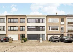 INSTAPKLAAR APPARTEMENT + DUBBELE GARAGE + P