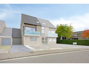 Lichtrijke duplex met 3 slaapkamers en mogelijkheid tot garage.