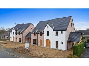 Ruime casco-nieuwbouwwoning met 3 slpk'ers op een perceel van 4a 23ca