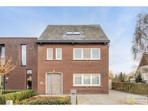 IDEALIS VASTGOED – Instapklare eengezinswoning met een lichtrijke leefruimte  3 ruime slaa