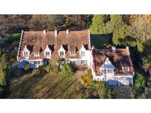 Standingvolle te renoveren villa van 520m² op 53 are