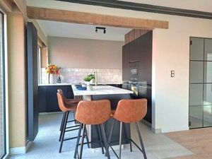 Vernieuwd hoekappartement