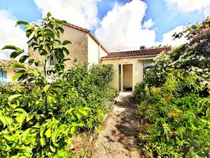 SAINT SULPICE DE ROYAN CENTRE  maison de 100 m² habitables avec garage