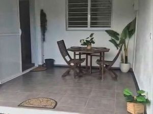 T2 meublé et équipé proche de toutes commodités climatisé avec jardin privatif