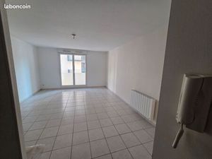 Beau F2 rénové Fonderie