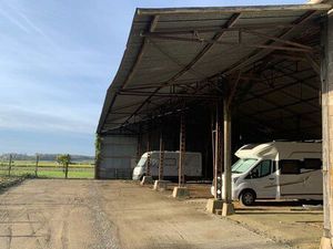 Emplacement camping-car