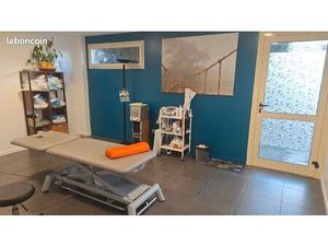 Location bureau en rez-de-chaussée 85 m2 Theza