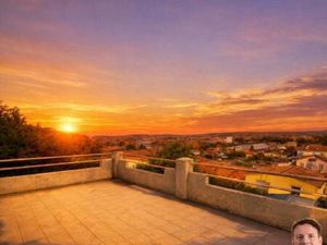 HAUT DE VILLA + JARDIN + TERRASSE
