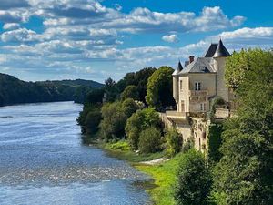 Château du 13ème siècle magnifiquement rénové avec une vue imprenable sur la rivière...