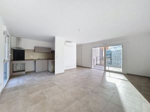 Location appartement 3 pièces 67m2 Afa 20167 - 900 € - Surface Privée