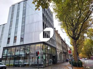 A LOUER  BUREAUX REFAITS A NEUF