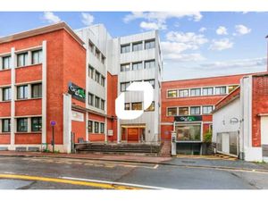 A VENDRE OU A LOUER  SURFACE EN RDC ERPEABLE AU PIED DU METRO