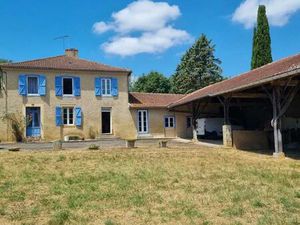 Belle ferme rénovée avec plusieurs dépendances dans le Gers.