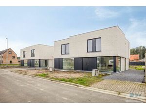 Maison à vendre avec terrasse et jardin   Laakdal (RBU96080)