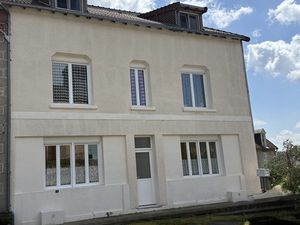 En exclusivite ! Maison de village  300m²  10 chambres avec dépendances sur 3489m² de terr
