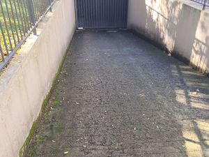 Grand Garage sécurisé disponible de suite
