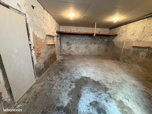 Parking/box 1 pièce 35 m²