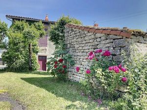 Exclusivité : Maison de campagne pleine de charme avec dépendances Idéal jeune couple ou f