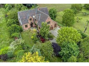 Grande maison sur un terrain de 1989m²