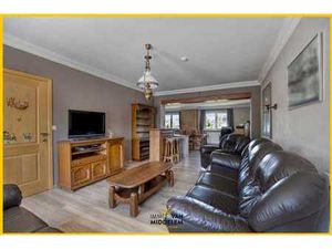 MAISON 3 FAÇADES AVEC 3 CHAMBRES ET BUREAU