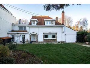 Maison de caractère sur 17 ares en plein centre