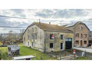 Ancienne ferme à rafraîchir dans le village de Les Hayons