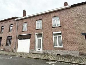 JOLIE MAISON MITOYENNE BIEN ENTRETENUE AVEC AGRÉABLE JARDIN!