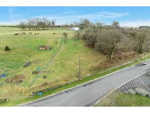 Terrain à bâtir à Neufchâteau (A 5 min de Léglise)