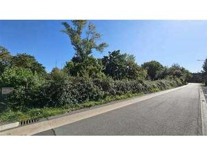 Terrain en zone d'activité économique mixte