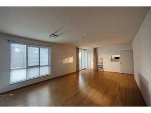 Entre le Parvis Sainte-Alix et la Place Dumon