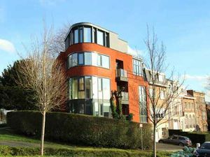 Prox. Montgomery et Chant d'Oiseau  agréable penthouse