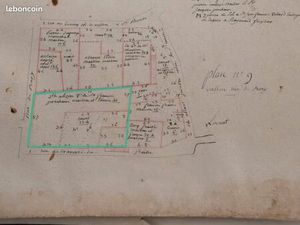 Ensemble immobilier ancien en pierre avec cour – Centre historique de Vallon-Pont-d’Arc