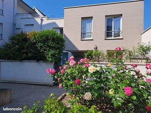 LOUE Maison de ville mitoyenne de 93 m²